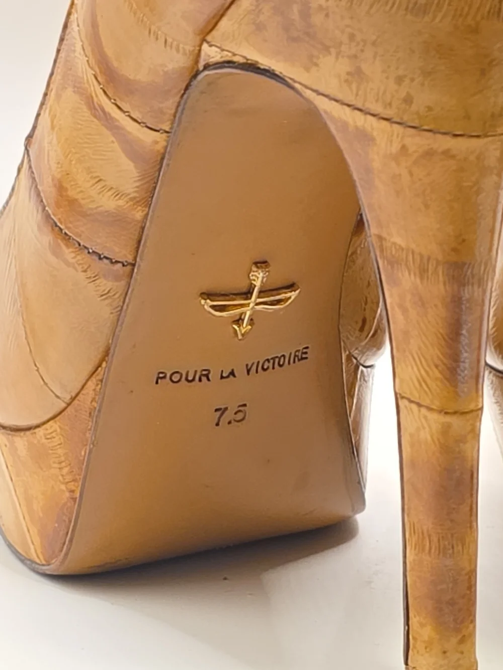 Pour La Victoire Angelie Eel Skin Platform Peep Toe Heels Size 7.5